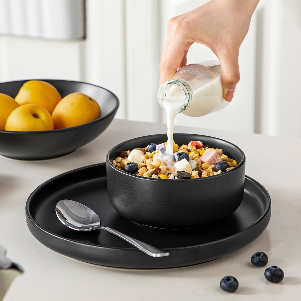 🍽️ Black Ceramic Dinnerware Set – 24 or 48 Pieces | Elegant Stoneware Table Set